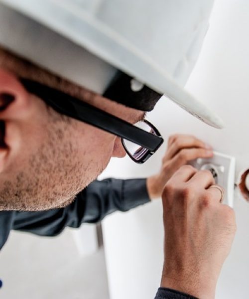 electrician-1080554_640 electrician-1080554_640